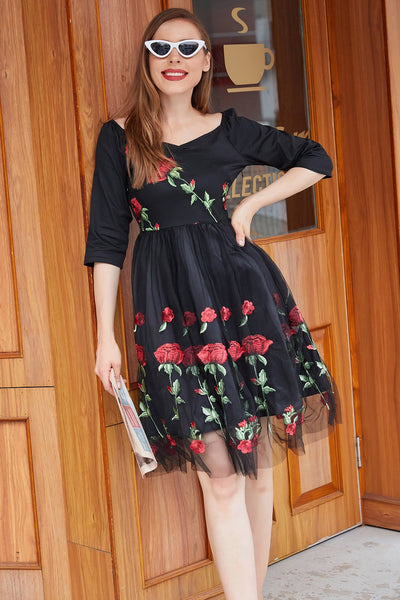 Robe Vintage Noir avec Broderie Rose