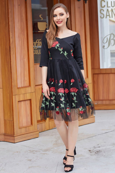 Robe Vintage Noir avec Broderie Rose