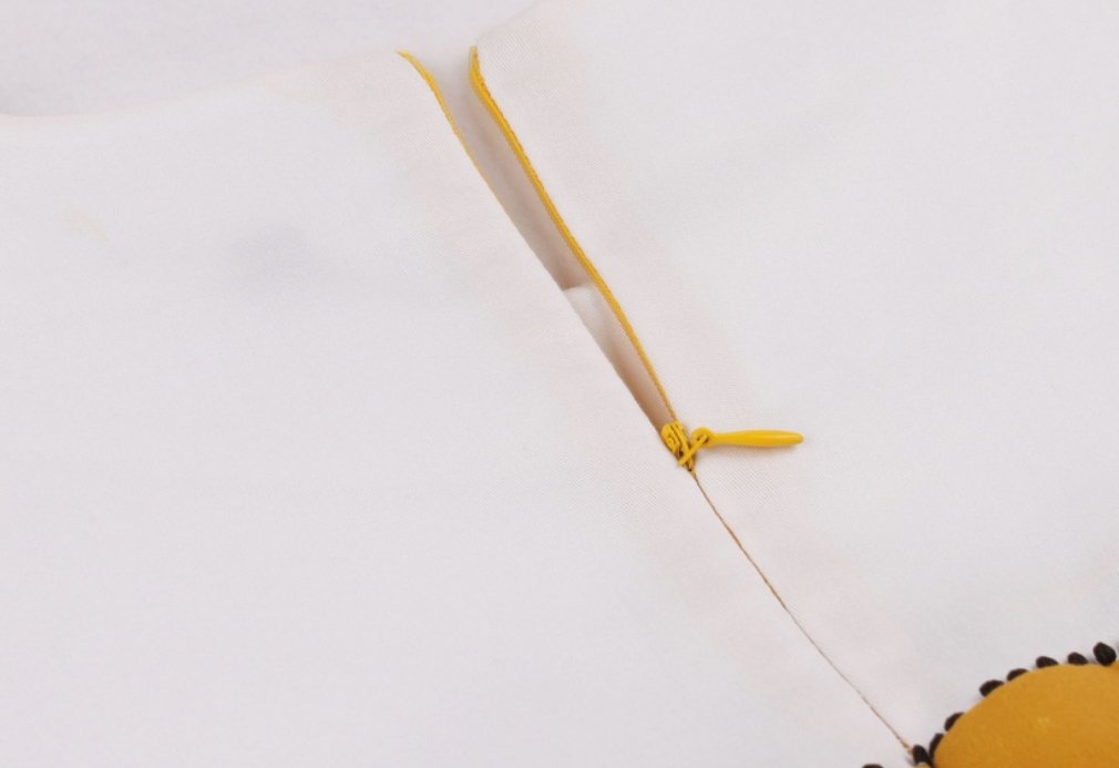 Robe Jolie Jaune et Blanche Vintage Design