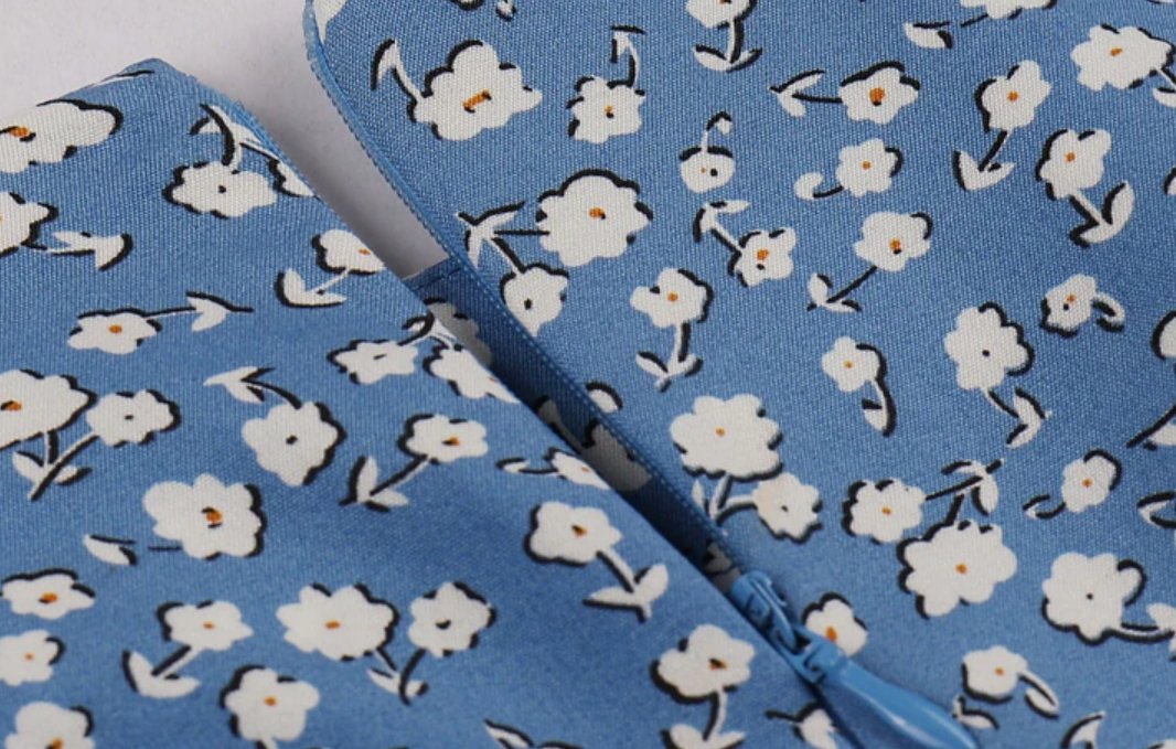 Robe Evasée Vintage Bleue Fleurs Blanches