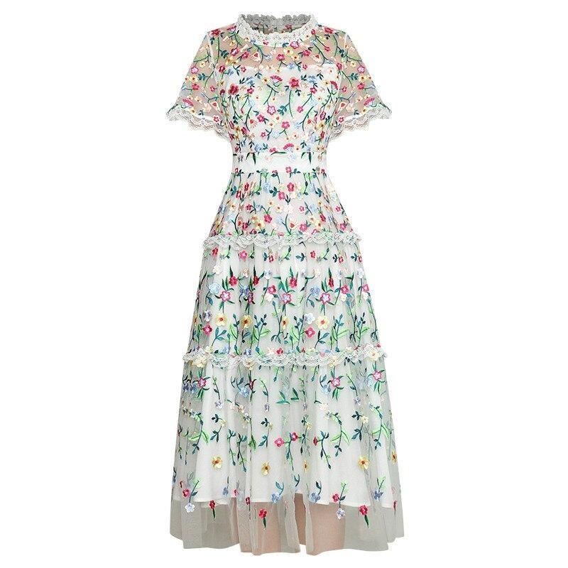 Robe Vintage Moderne Blanche